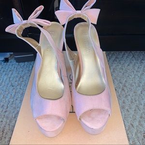•• Faux Suede Bow Platform Heels••